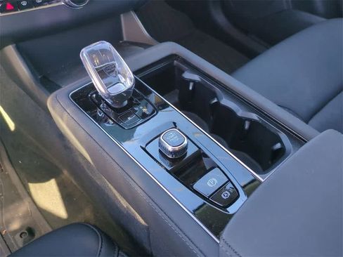 New 2025 Volvo XC90 B5 Core w/ Protection Package Premier image 24