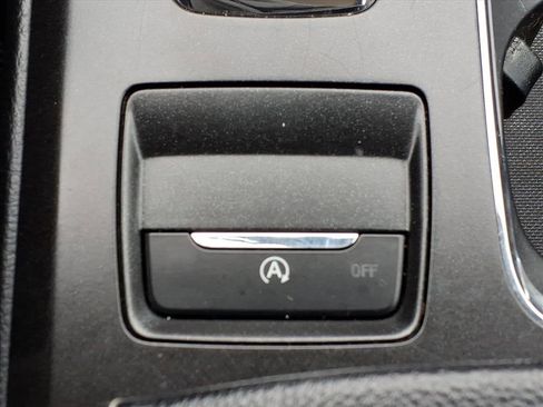 Used 2017 Ford Fusion SE w/ Fusion SE Technology Package image 17