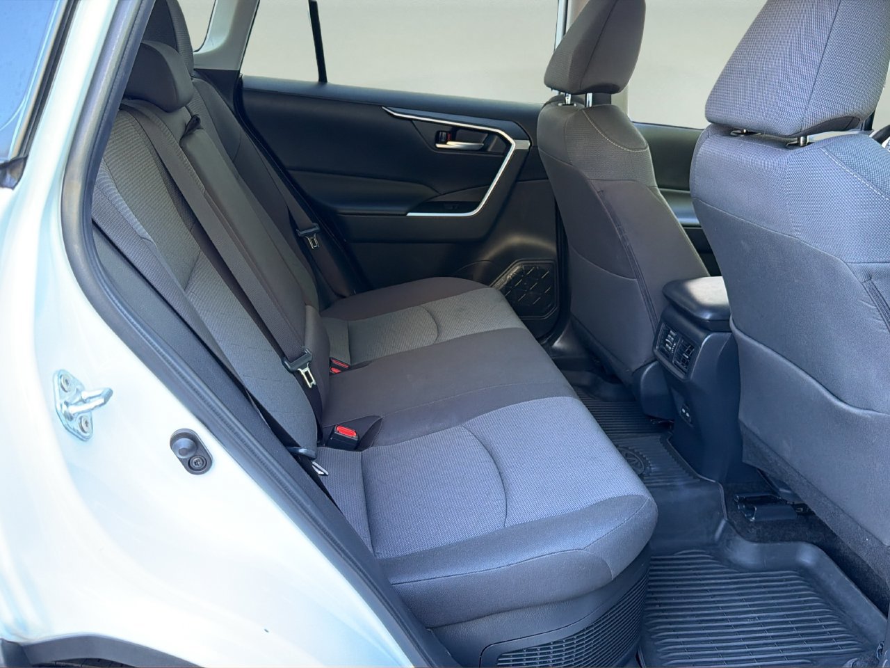 Used 2025 Toyota RAV4 XLE AWD/4WD image 19