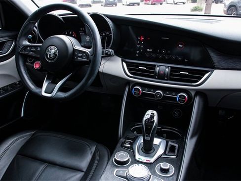 Used 2021 Alfa Romeo Giulia Sprint w/ Sun & Sound Package image 30