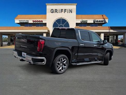 Used 2023 GMC Sierra 1500 SLT w/ SLT Premium Package AWD/4WD image 4