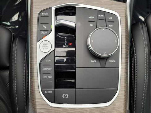 New 2025 BMW 330i xDrive Sedan w/ Convenience Package image 26