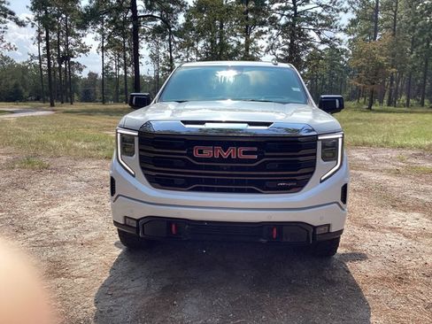 Used 2022 GMC Sierra 1500 AT4X image 2
