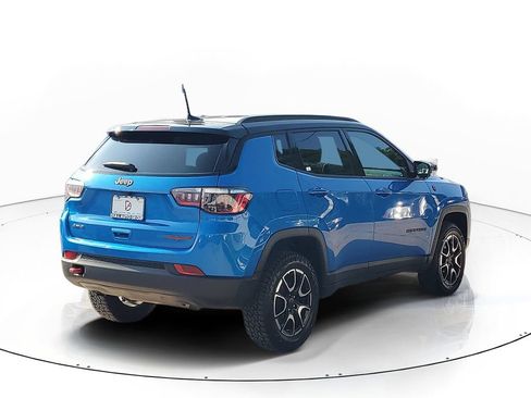 Used 2025 Jeep Compass Trailhawk AWD/4WD image 4