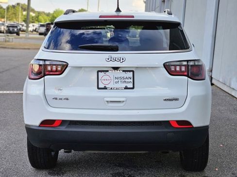 Used 2025 Jeep Compass Latitude AWD/4WD image 5