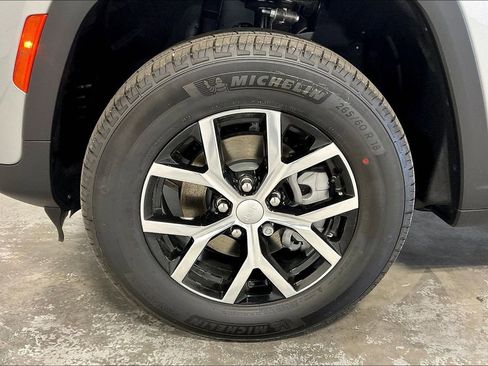 New 2025 Jeep Grand Cherokee Limited image 37