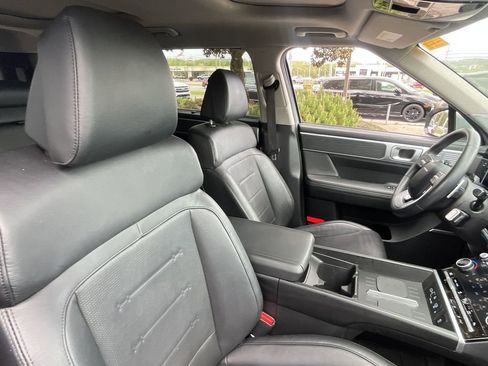 Used 2025 Hyundai Santa Fe Limited FWD image 32