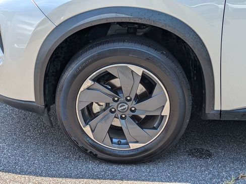 Used 2024 Nissan Rogue SV FWD image 11