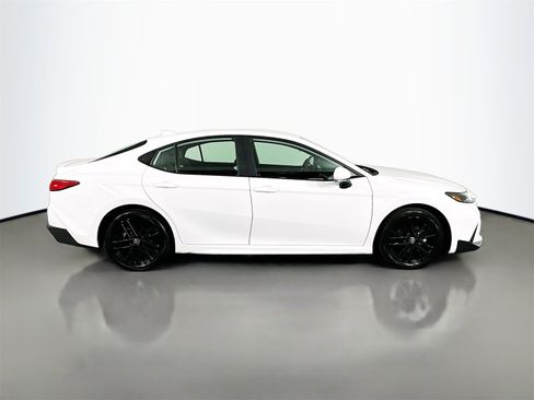 Used 2025 Toyota Camry SE image 8