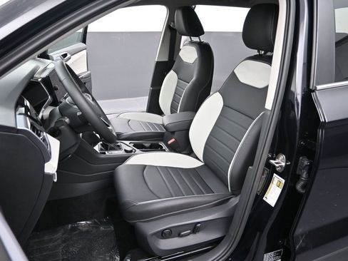 New 2025 Volkswagen Taos SEL image 37