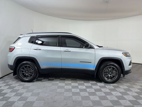 Used 2024 Jeep Compass Latitude AWD/4WD image 8