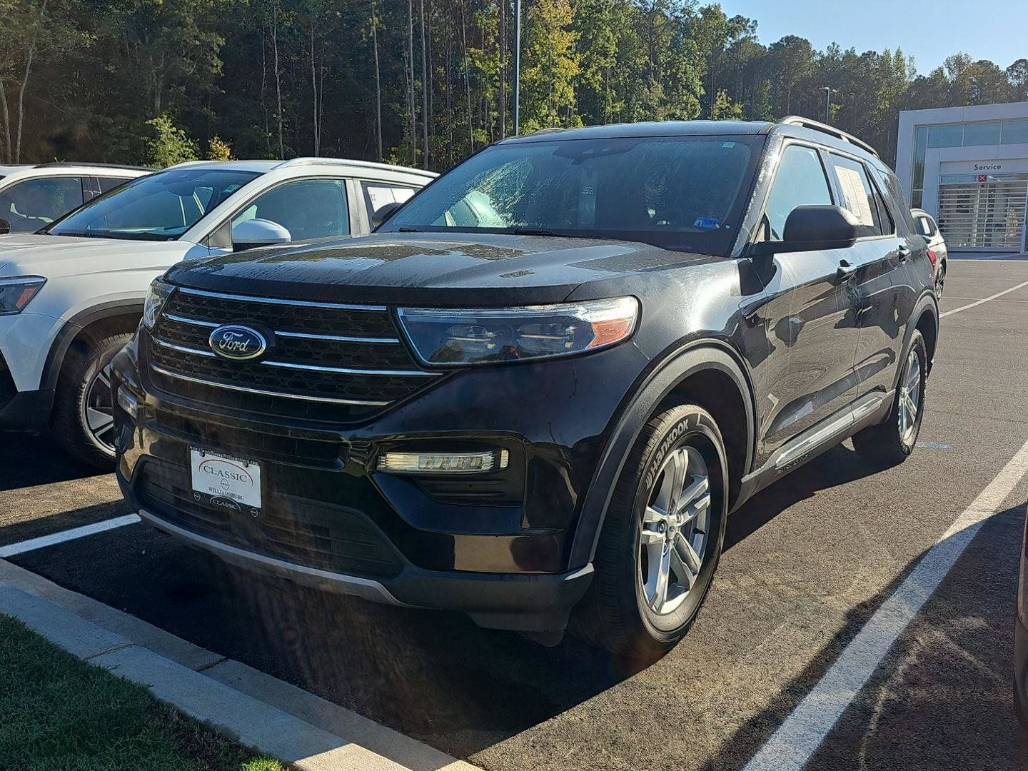 Used 2023 Ford Explorer XLT w/ Equipment Group 202A RWD image 2