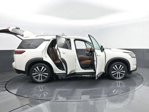 Used 2022 Nissan Pathfinder Platinum w/ Cargo Package AWD/4WD image 34