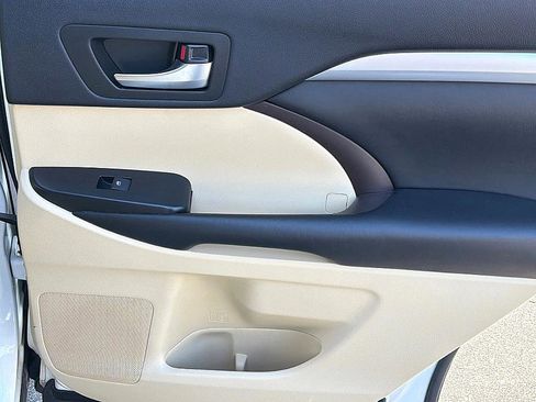 Used 2019 Toyota Highlander XLE image 26