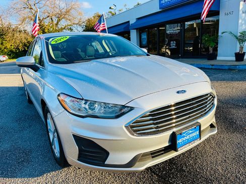 Used 2019 Ford Fusion SE image 19