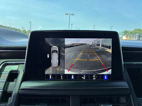 Used 2023 GMC Yukon XL AT4 w/ Technology Package AWD/4WD image 14