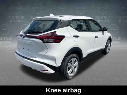 New 2025 Nissan Kicks Play S FWD image 17