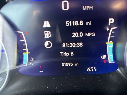 Used 2025 Chrysler Pacifica Select FWD image 3