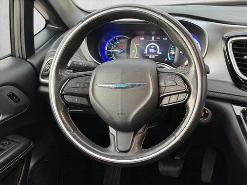 Used 2020 Chrysler Pacifica Limited w/ Advanced Safetytec Group FWD image 16