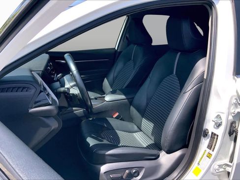 Used 2021 Toyota Camry SE image 7