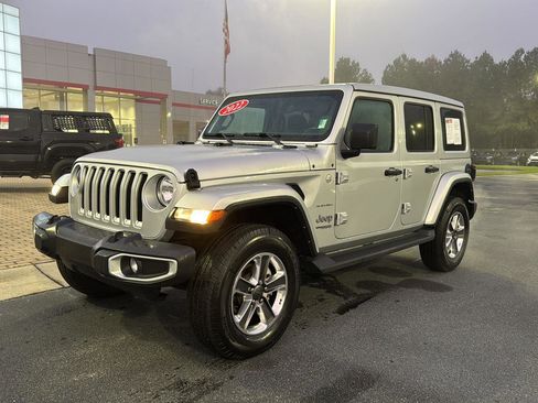 Used 2022 Jeep Wrangler Unlimited Sahara w/ Cold Weather Group image 2