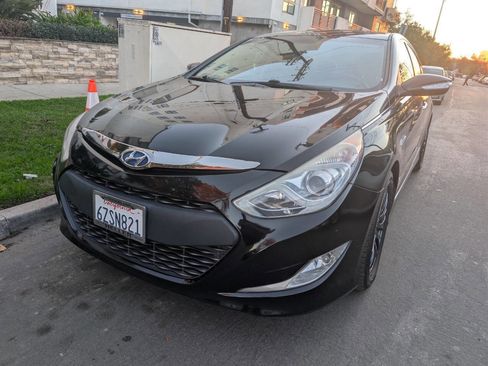 Used 2012 Hyundai Sonata Hybrid w/ Leather Pkg image 2