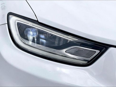 Used 2023 Chrysler Pacifica Limited FWD image 28