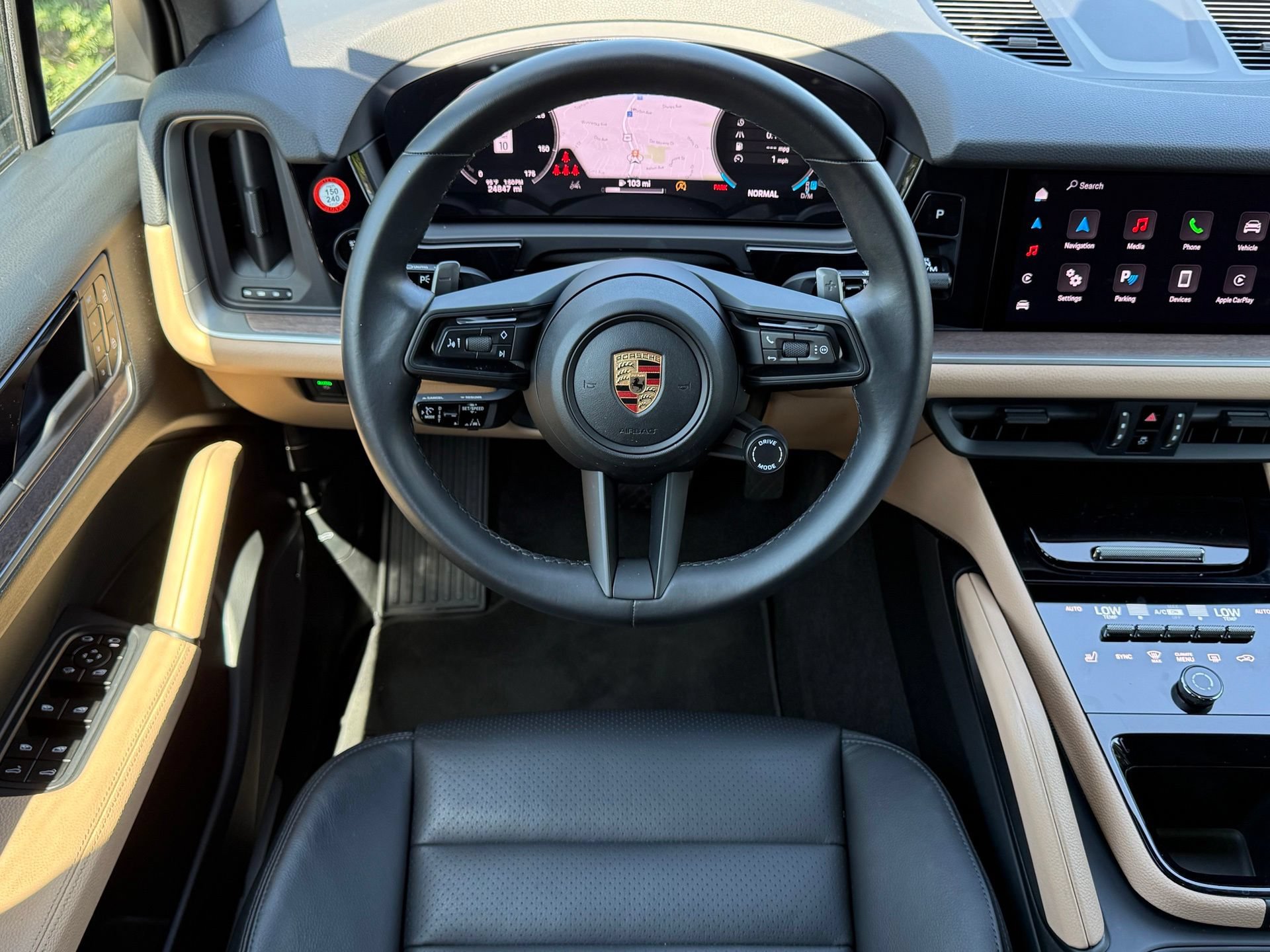 Certified 2024 Porsche Cayenne AWD/4WD image 15