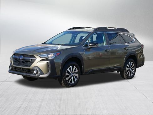 Used 2024 Subaru Outback Premium image 3