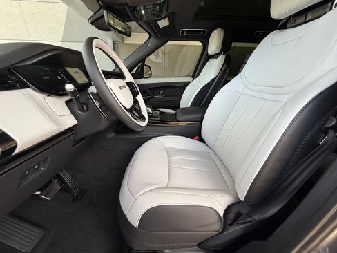 New 2026 Land Rover Range Rover Sport Dynamic SE AWD/4WD image 5