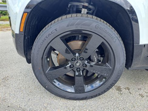 Used 2025 Land Rover Defender 130 V8 image 10