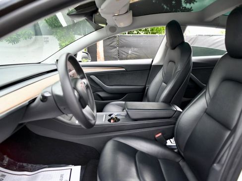 Used 2022 Tesla Model 3 Standard Range Plus image 7