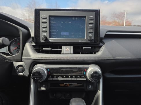 Used 2020 Toyota RAV4 XLE w/ Convenience Package image 10