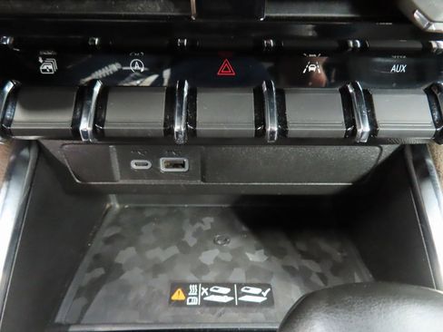 Used 2023 GMC Canyon Denali image 60