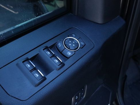 Used 2017 Ford F150 Platinum image 32