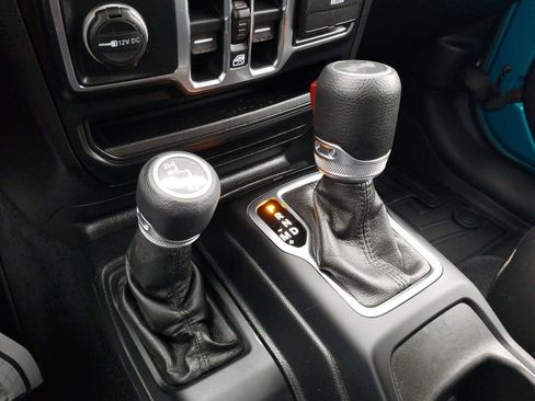 Used 2020 Jeep Wrangler Unlimited Sport image 25