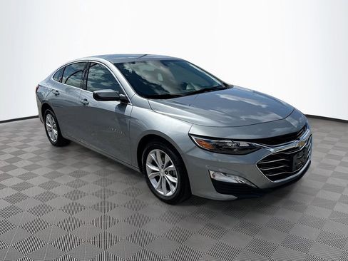Used 2025 Chevrolet Malibu LT image 3