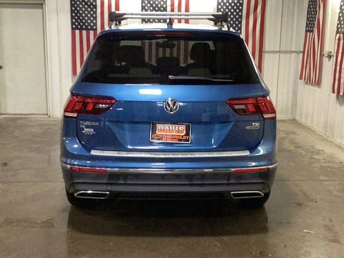 Used 2018 Volkswagen Tiguan SE w/ Panoramic Sunroof Package image 5