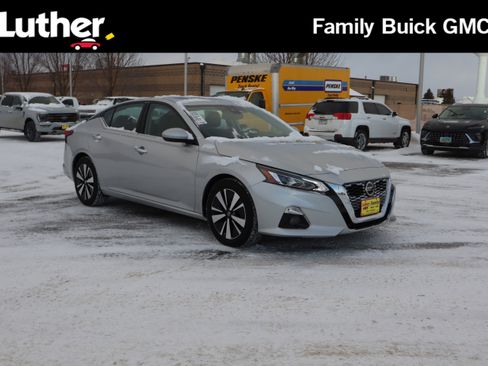 Used 2020 Nissan Altima 2.5 SV image 1