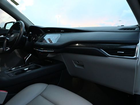 Used 2021 Cadillac XT4 Premium Luxury FWD image 22