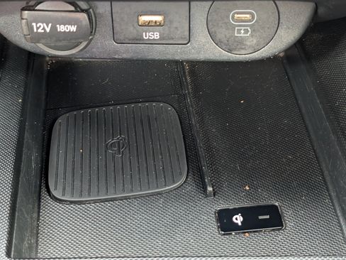 Used 2025 Hyundai Elantra Sport FWD image 17