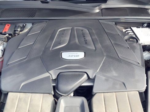 Certified 2023 Porsche Cayenne Platinum Edition image 26