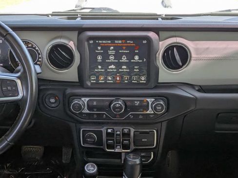 Used 2022 Jeep Gladiator Overland AWD/4WD image 17