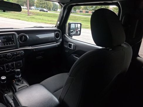 Certified 2022 Jeep Gladiator Sport AWD/4WD image 16