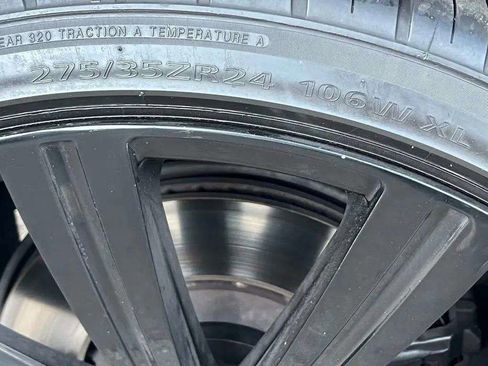 Used 2017 Bentley Bentayga image 31