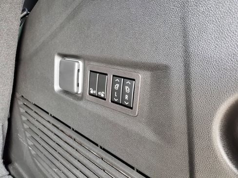 Used 2023 Chevrolet Tahoe Z71 w/ Luxury Package image 37