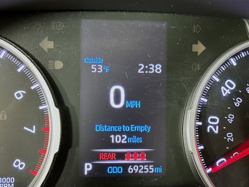 Used 2021 Toyota RAV4 LE image 19