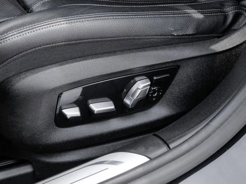 Used 2018 BMW 740i image 40