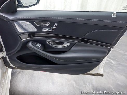 Used 2020 Mercedes-Benz S 560 4MATIC Sedan image 33