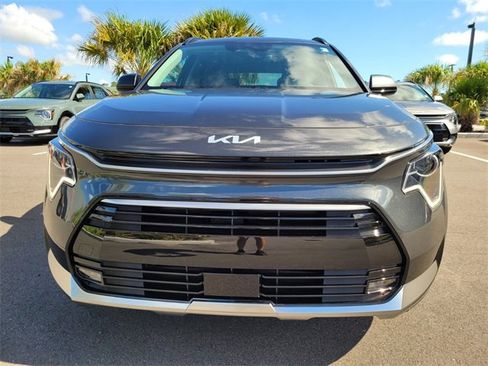 New 2025 Kia Niro EX Touring image 2